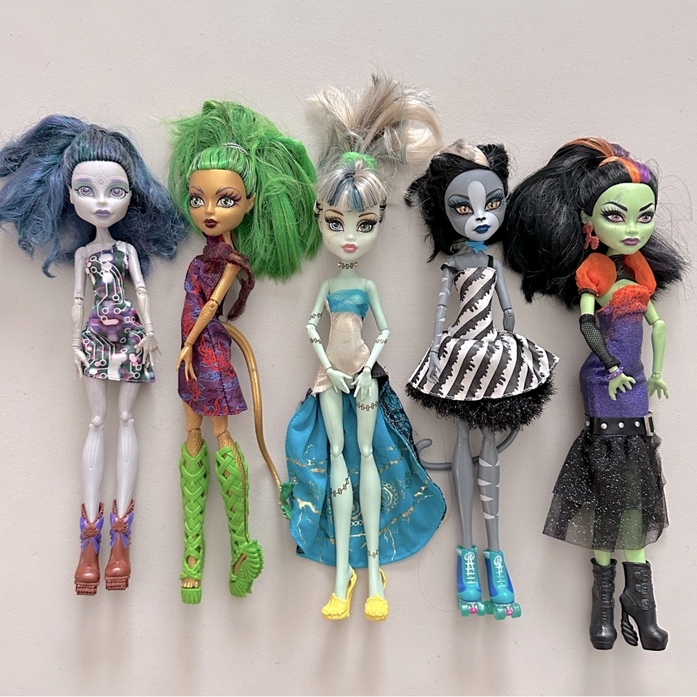 Monster High Dolls - Picture 2 of 5